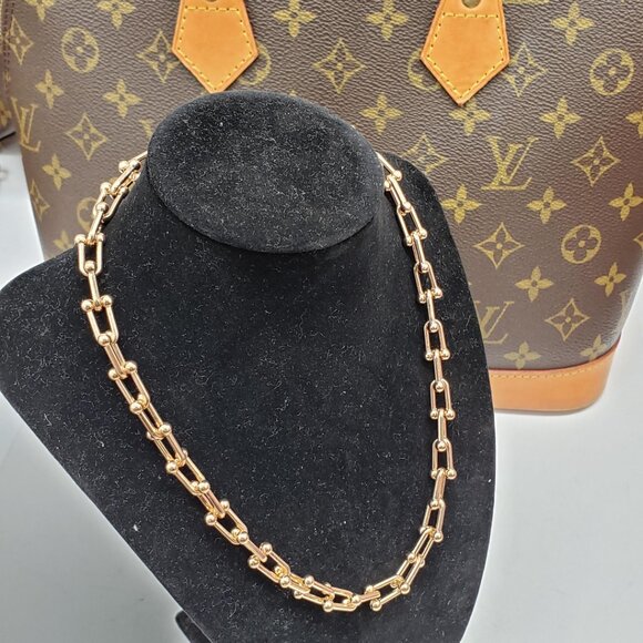 Rose Gold Plated Horse Shoe Necklace Chain - Picture 3 of 5